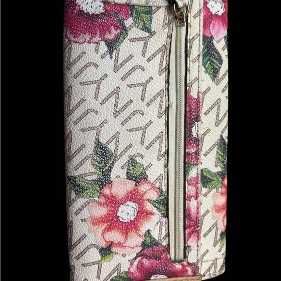 Jones Ny ladies trifold wallet - Picture 2 of 4